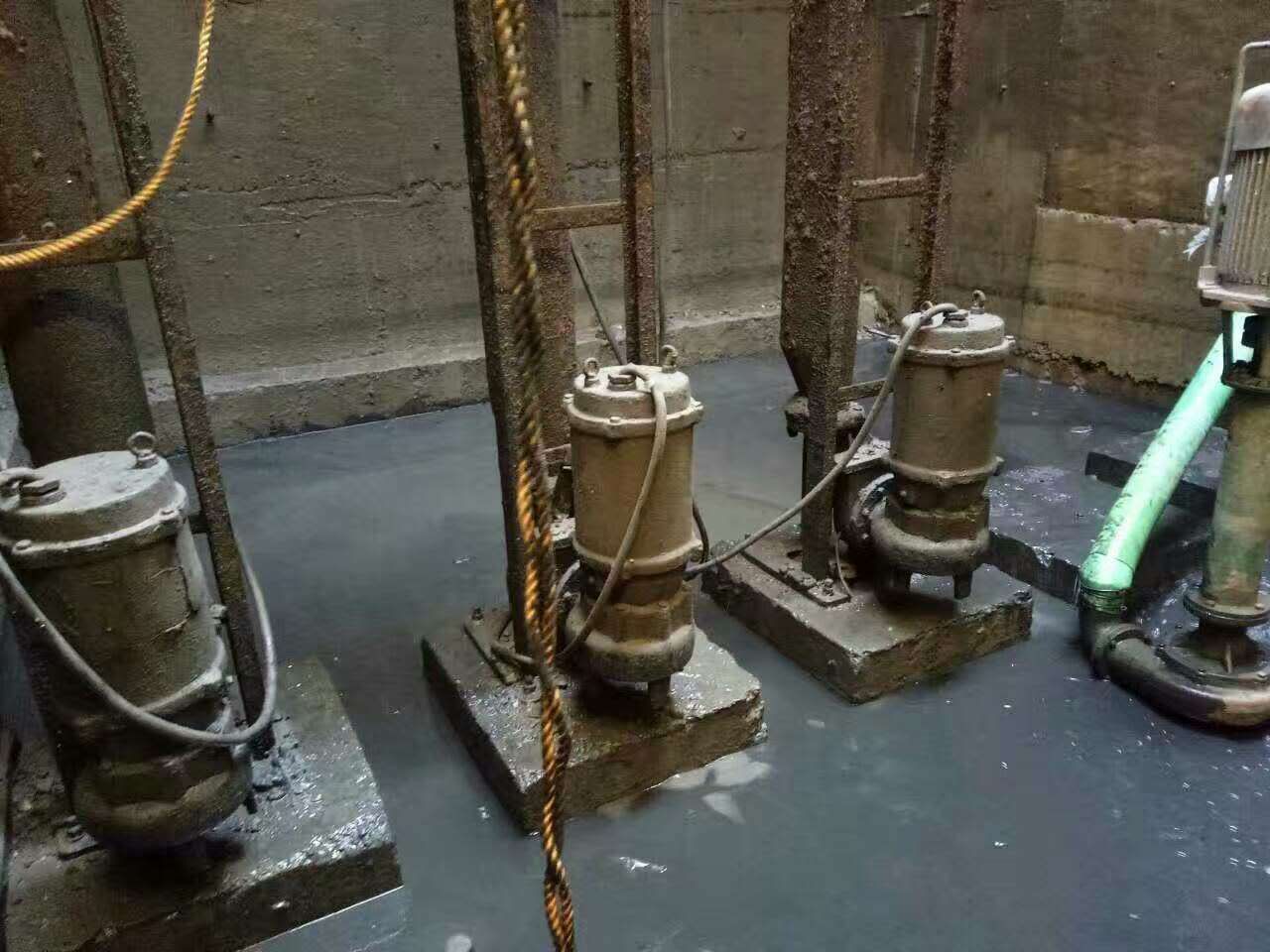 图木舒克污水池清理