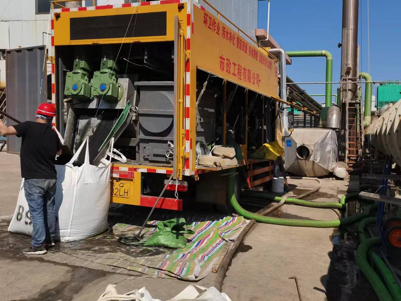 图木舒克淤泥压干处理